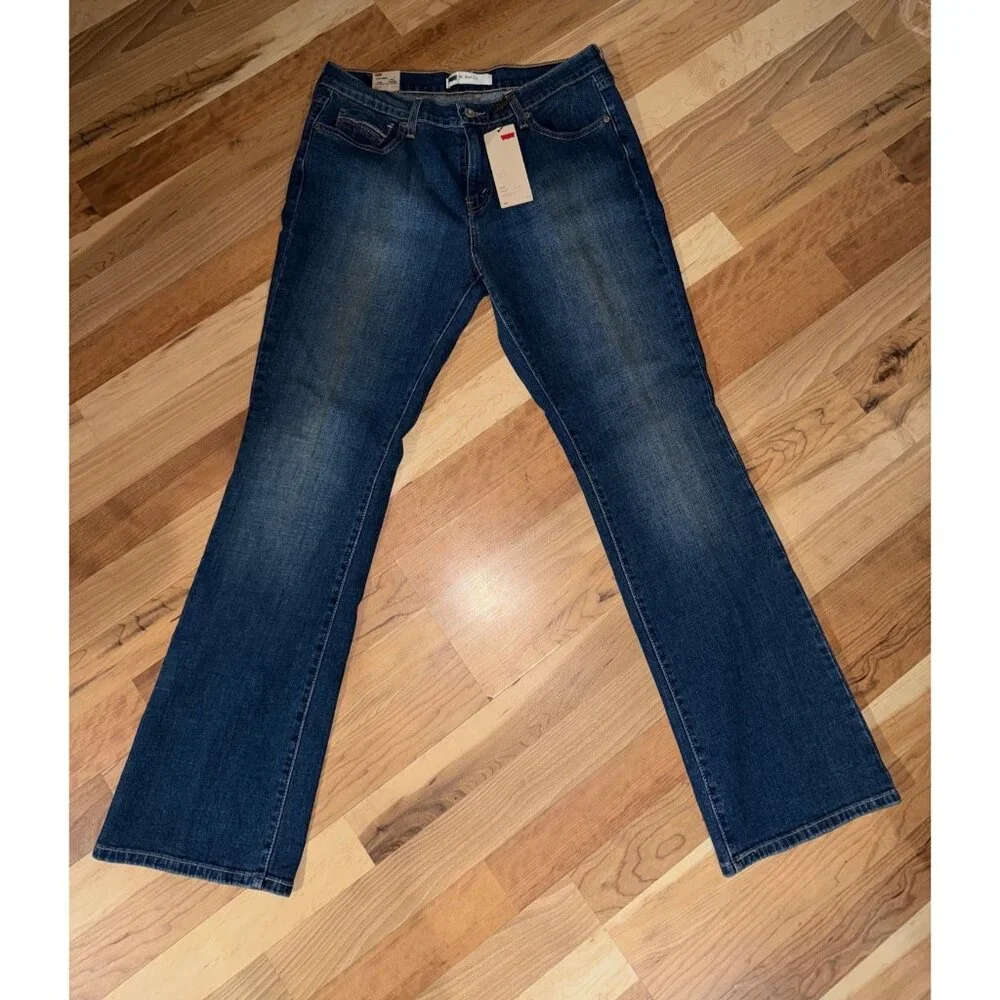 Levi's Women's 515 Classic Boot Cut Mid Rise Blue Jeans - Picture 1 of 10